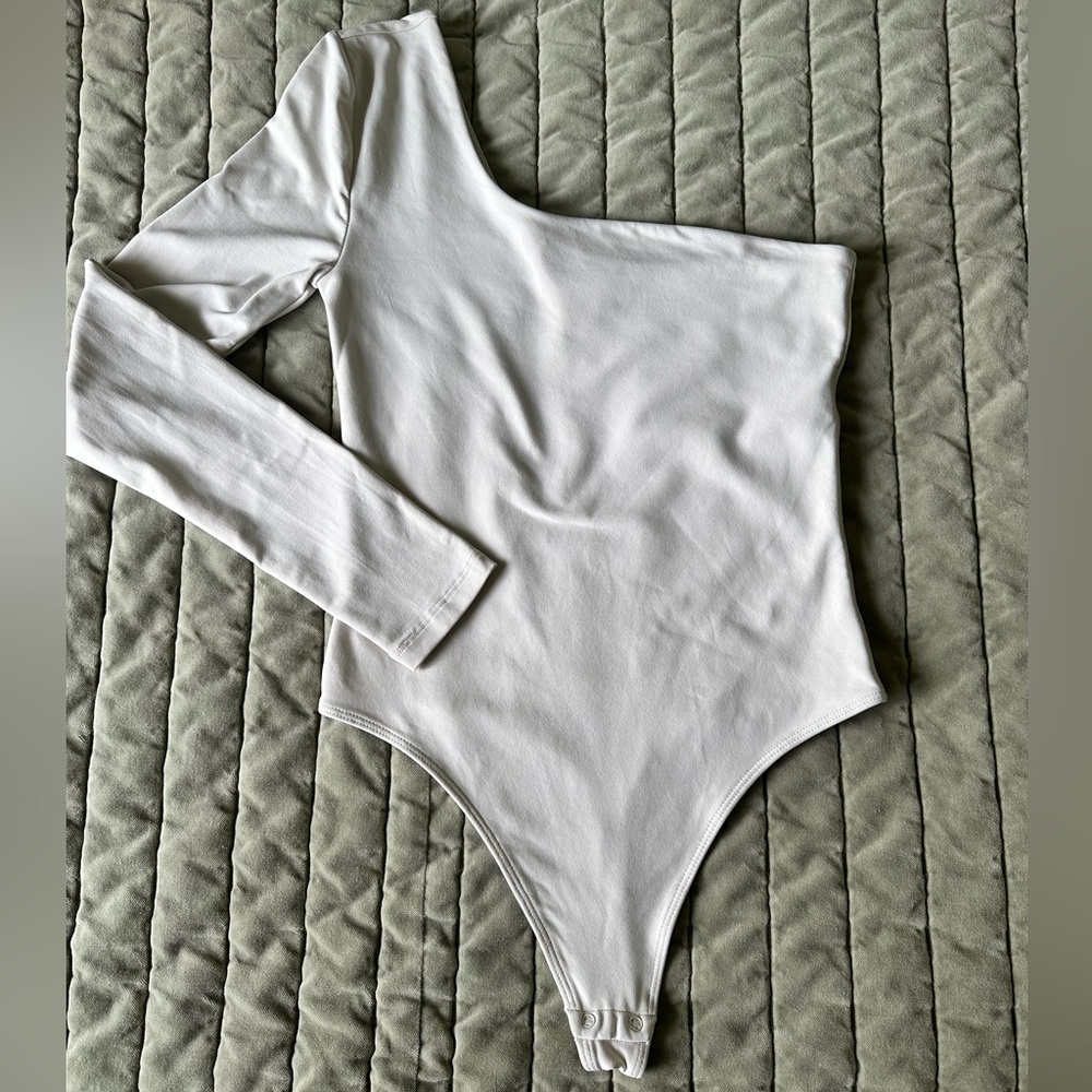 Babaton One Shoulder Long Sleeve Cream Bodysuit - Medium
